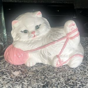 Vintage 1983 Persian White Green Eyed Cat Playing With Pink Yarn Ceramic Hand Pa